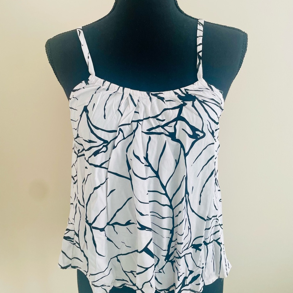 Elegant Black and White Leaf Print Camisole
